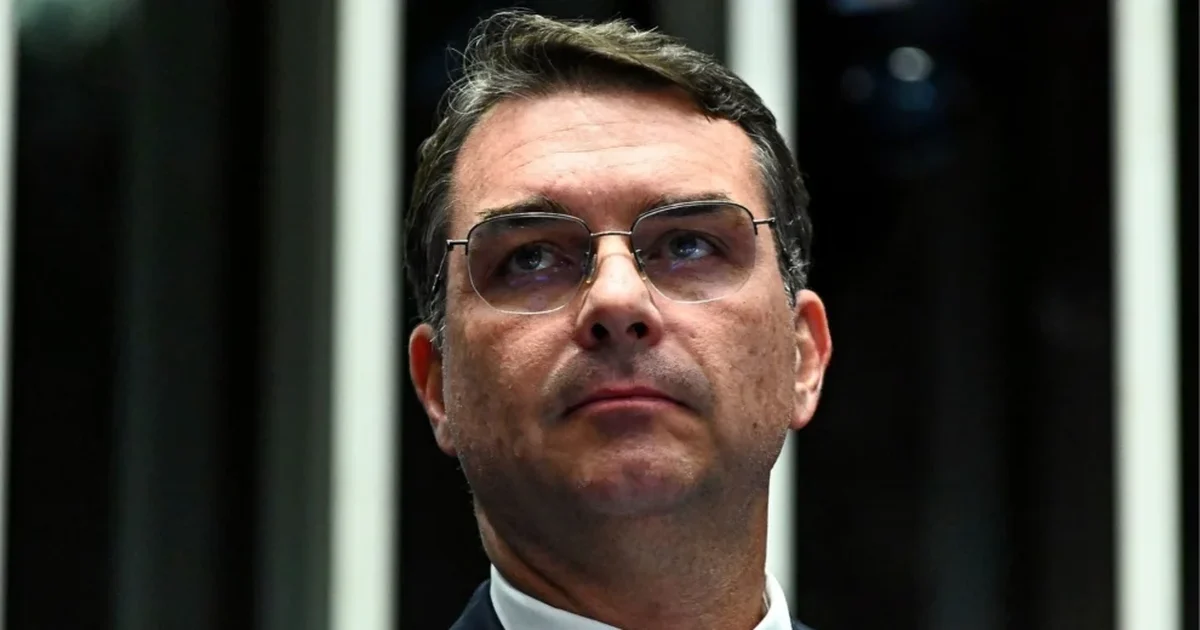 Pesquisa aponta virada: Flávio Bolsonaro lidera Lula em cenário de 2º turno