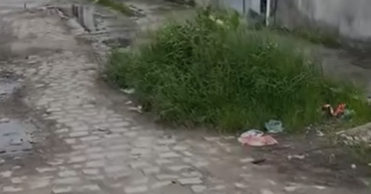 Moradores denunciam abandono em rua do Conjunto Denisson Amorim, em Marechal Deodoro