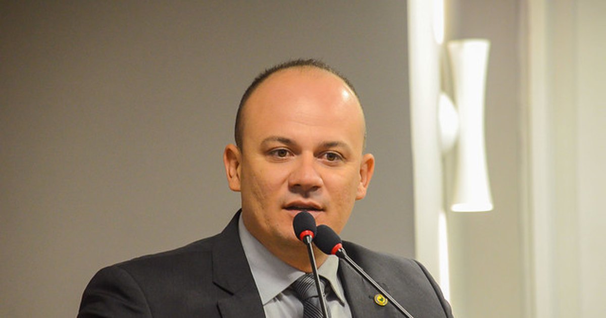 “PT está envolvido em todos os roubos do Brasil”, diz deputdado ao defender Flávio Bolsonaro
