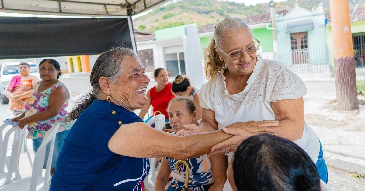 Leopoldina Amorim oficializa apoio a JHC e fortalece oposição em Maribondo