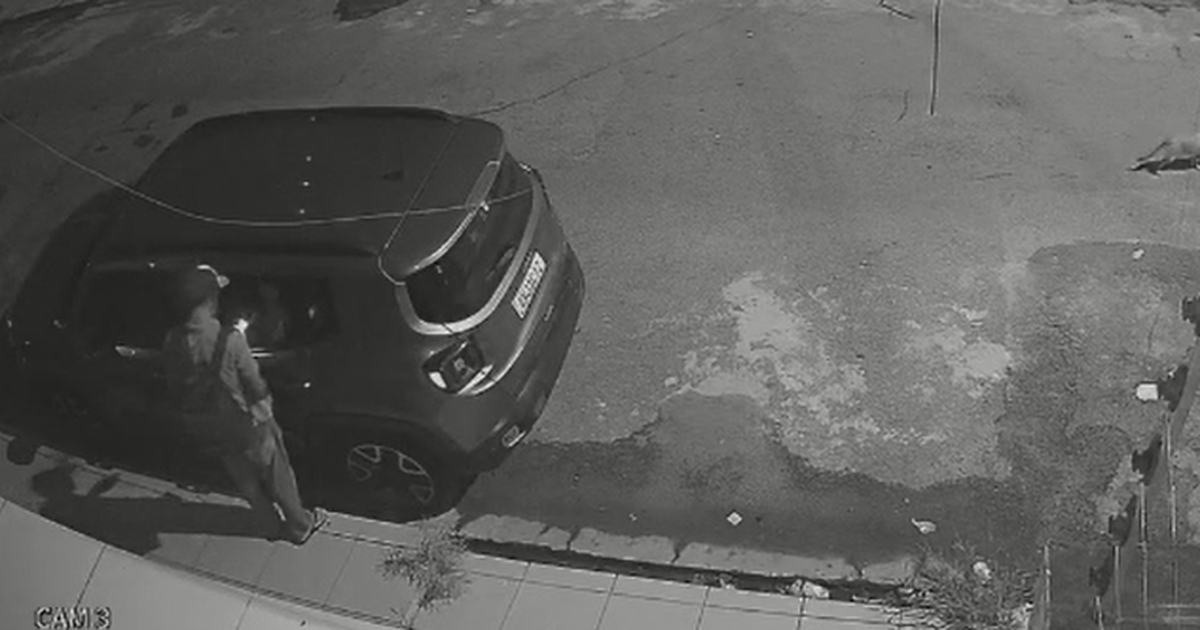 Homem é flagrado arrombando carro em tempo record na Jatiúca