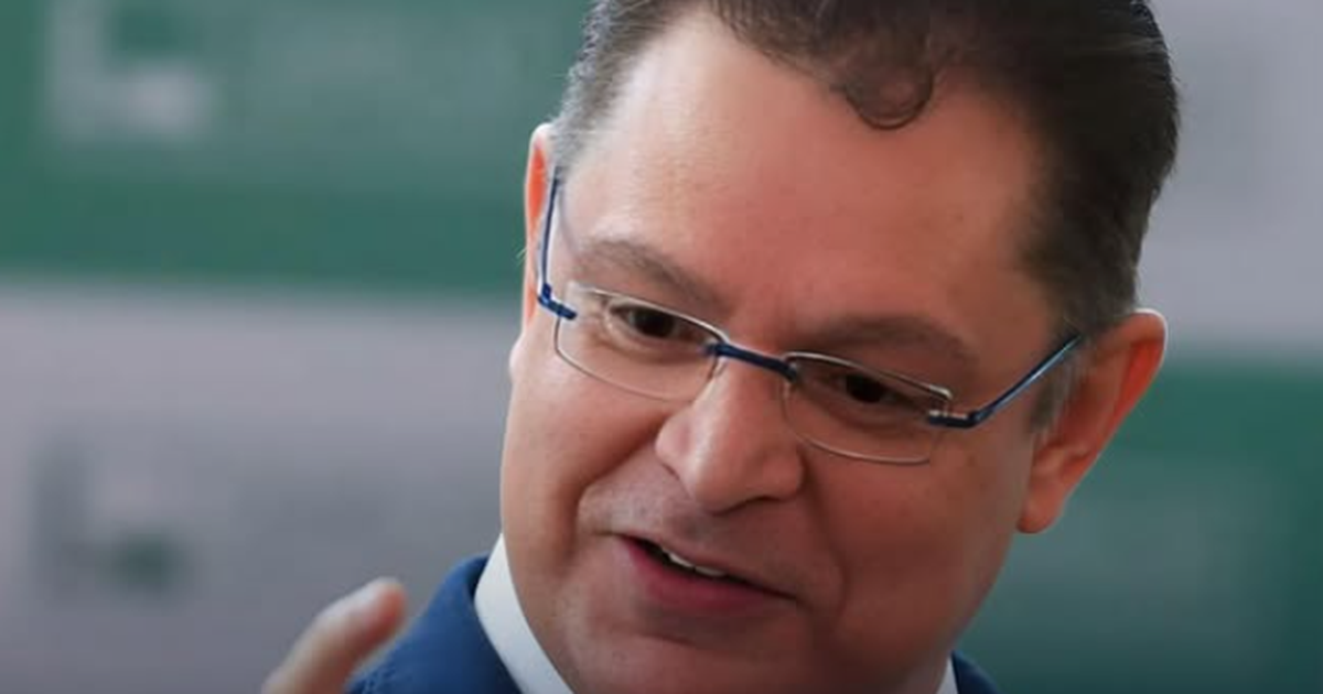 Líder do PL na Câmara diz que partido vai apoiar a escala 4×3