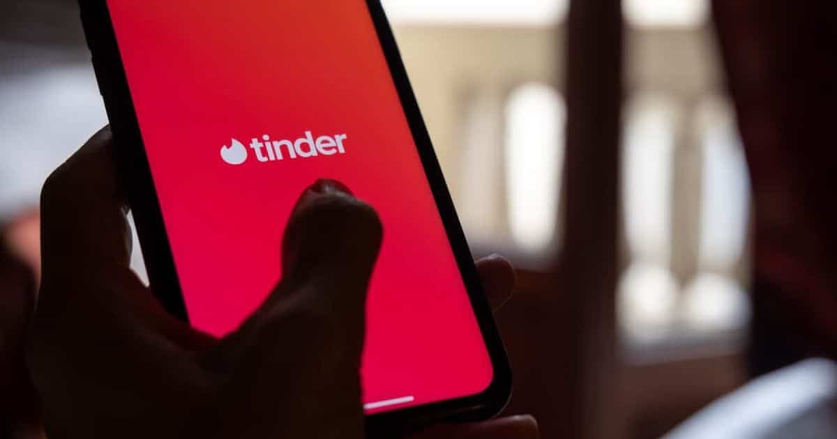 Justiça manda Tinder reativar perfil de homem com 55 mil “matches” e fixa indenização de R$ 8 mil