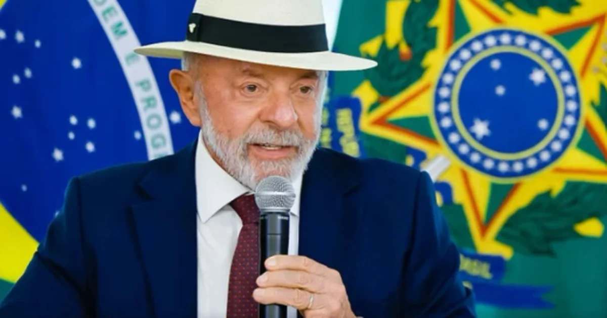 Lula confirma que mistura de etanol na gasolina subirá de 30% para 32%