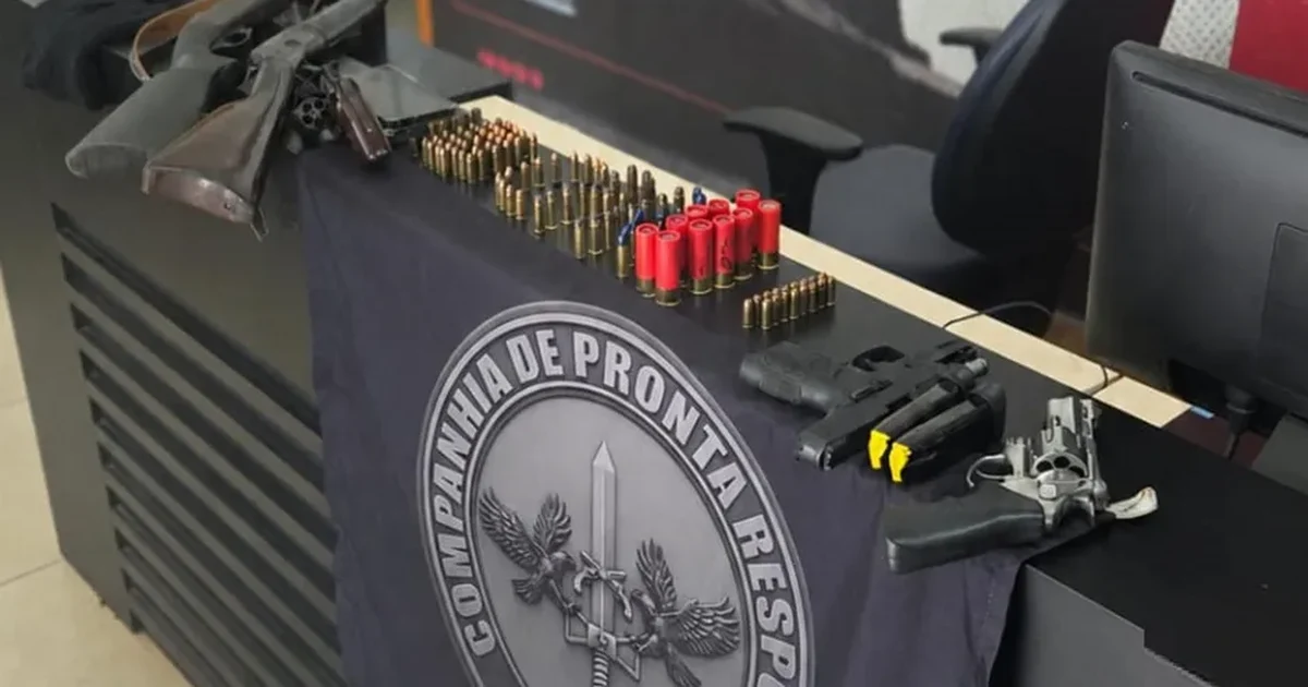 Homem com arsenal de armas em casa tenta subornar policiais e é preso em Campestre, interior de Alagoas