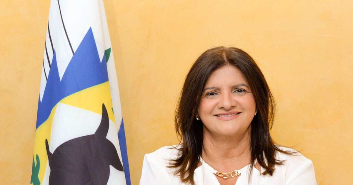 Em programa de rádio, vereador de oposição elogia prefeita Ziane Costa
