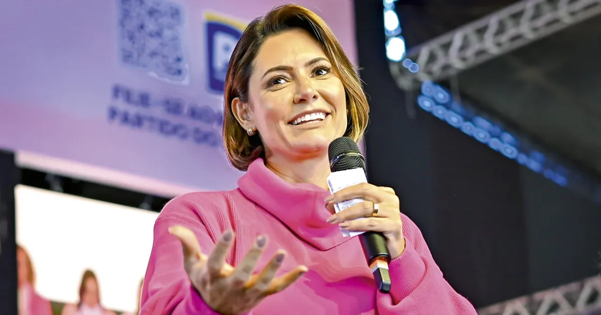PL passa a cogitar Michelle Bolsonaro para presidência após áudios de Flávio