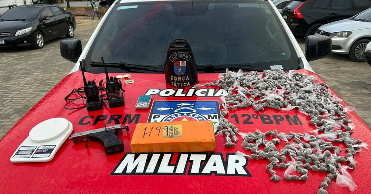 Após tentar fugir, homem acaba preso com drogas e arma no Tabuleiro