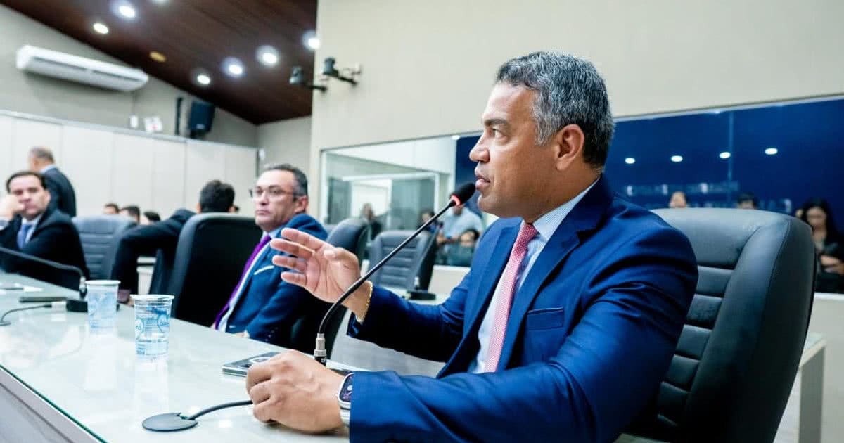 Aliado de JHC, Siderlane Mendonça assume liderança do PL na Câmara