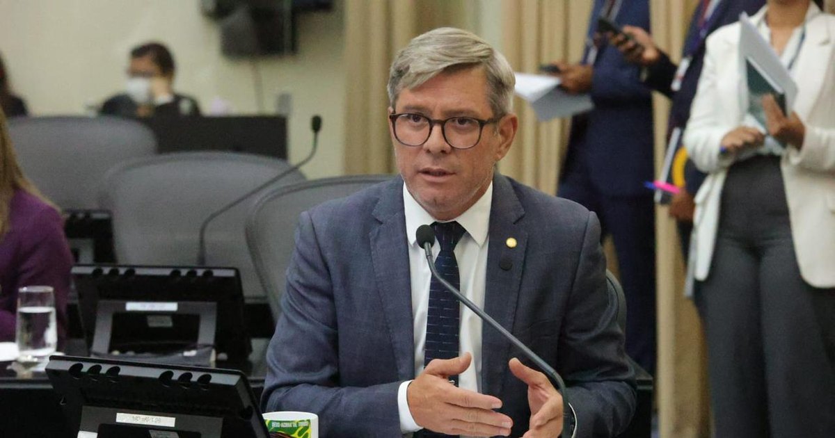 “Quem paga a conta é o alagoano”, diz Cabo Bebeto ao cobrar explicações sobre contratos da Sesau