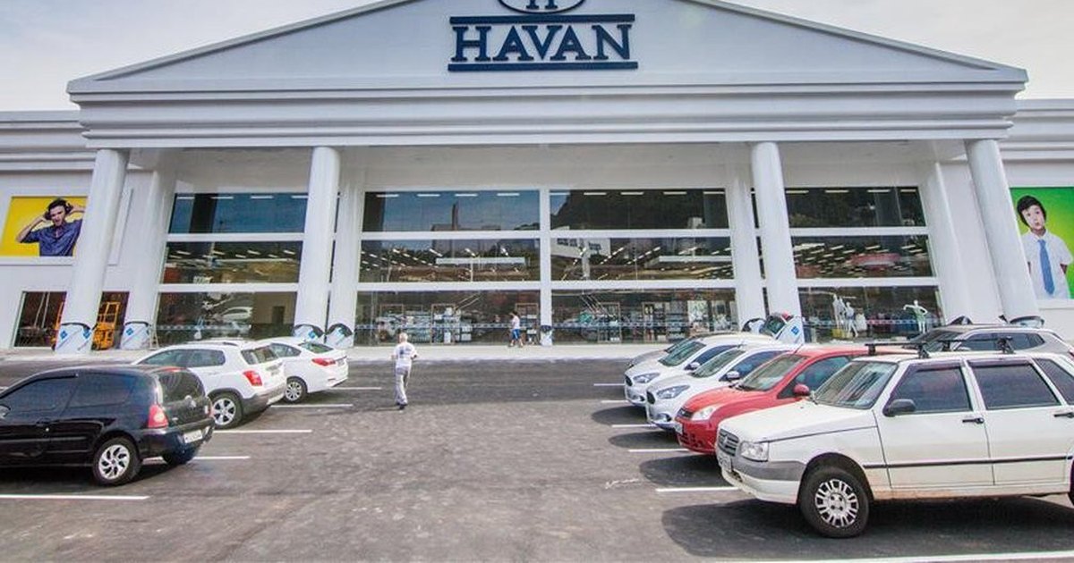 Havan é denunciada por obrigar funcionários a permanecerem em pé