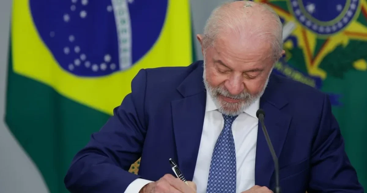 CNI aciona STF contra medida de Lula que zerou a “taxa das blusinhas”