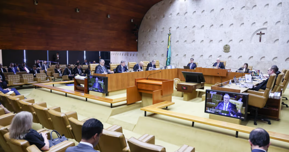 STF forma maioria e valida lei que garante igualdade salarial entre homens e mulheres