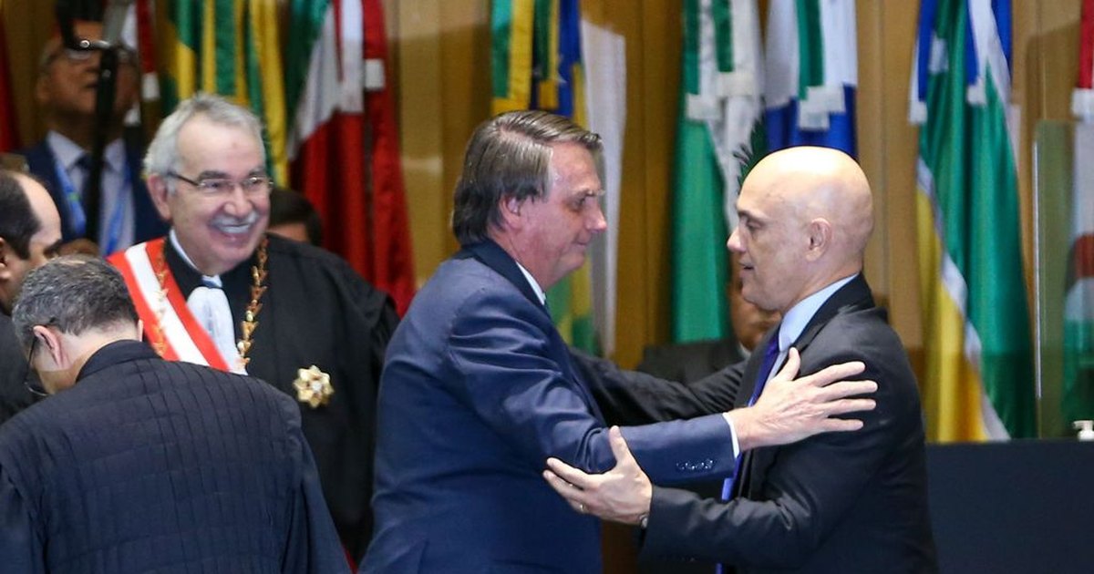 Moraes autoriza cabeleireiro de Bolsonaro ir à casa do ex-presidente