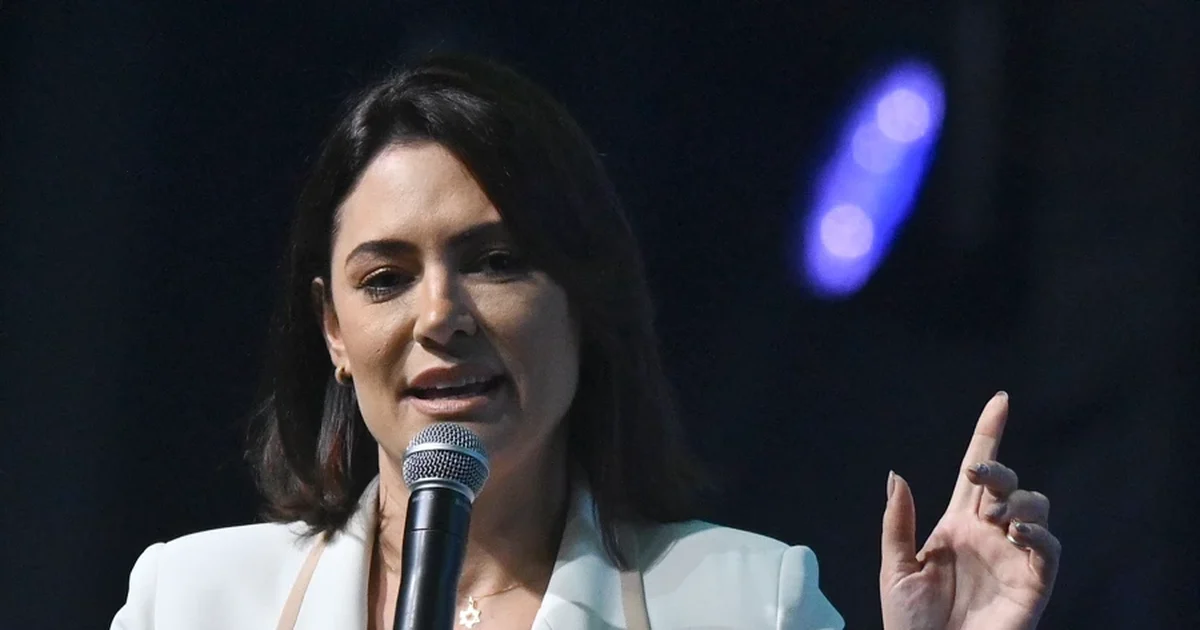 Michelle faz desabafo sobre saúde de Bolsonaro: “Talvez eu não tenha alguém para cuidar de mim”