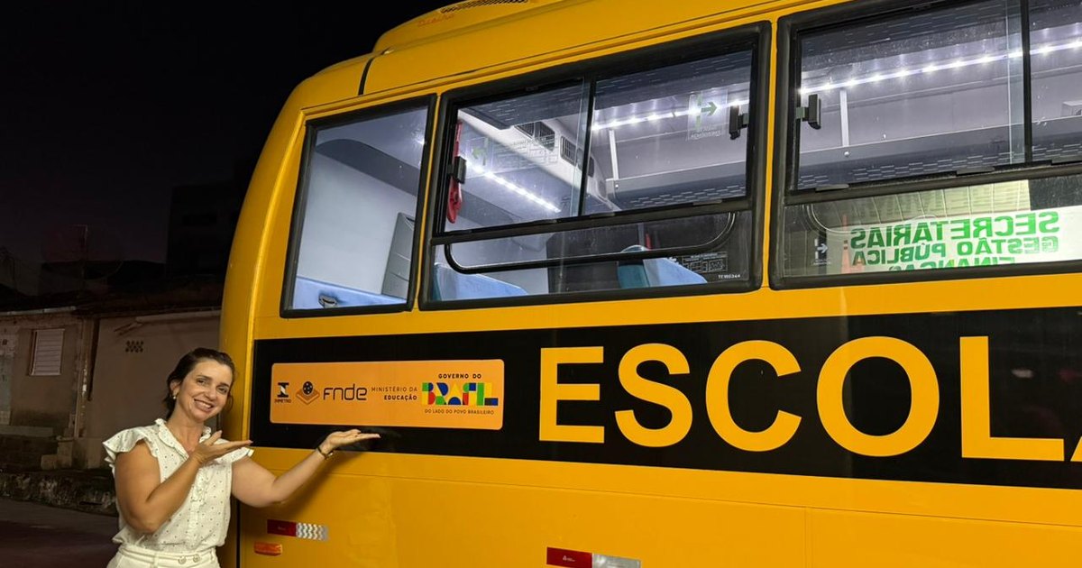 Prefeitura de Joaquim Gomes recebe ônibus acessível e moderno do Novo PAC