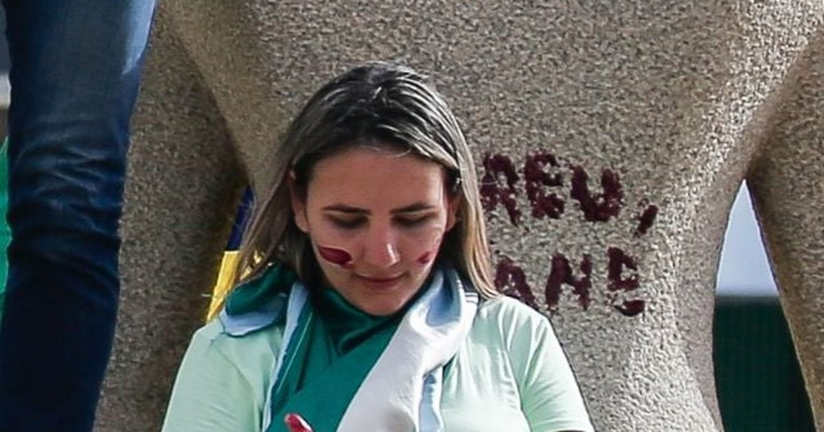 Débora do Batom pede redução de pena após queda de veto à dosimetria