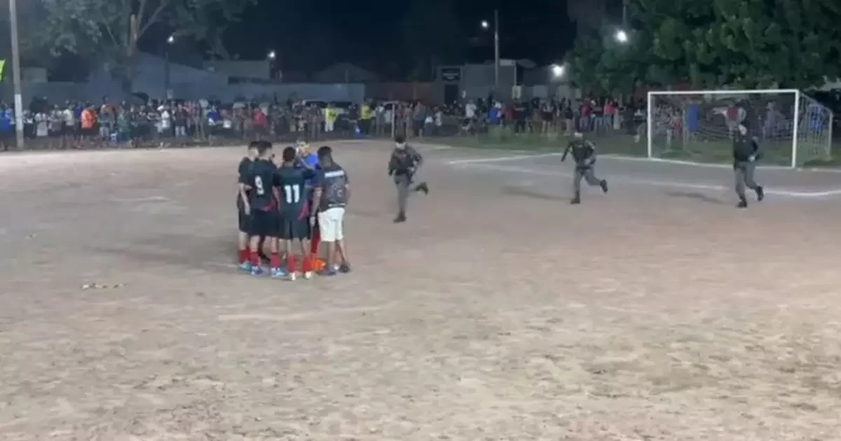 Polícia entra em campo durante partida de várzea para prender jogador procurado