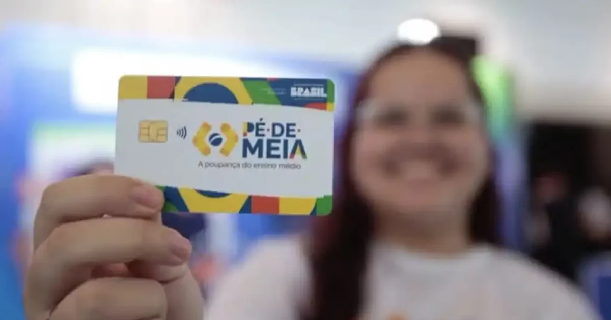 Adolescentes criticam Pé-de-Meia e acusam programa de “comprar votos”