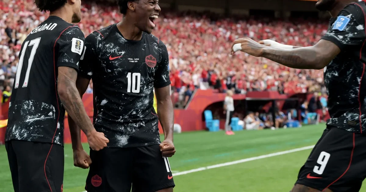 Canadá goleia Catar, conquista primeira vitória em Copas e perde Koné por grave lesão