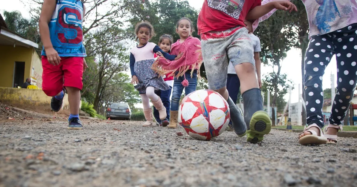 Deputados aprovam proposta que destina 10% das vagas gratuitas para jovens de famílias de baixa renda em competições esportivas
