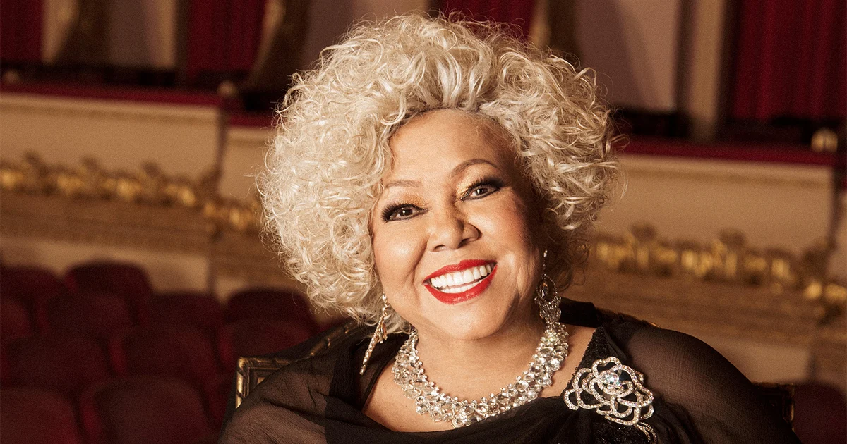 Alcione explica falha no Hino Nacional e rebate críticas após apresentação no Maracanã