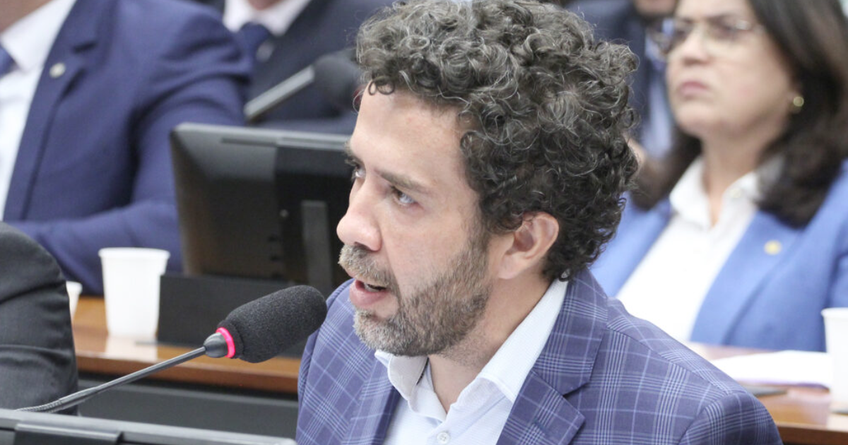“Vou continuar chamando de bandido”, diz Janones após Flávio Bolsonaro acionar STF por injúria