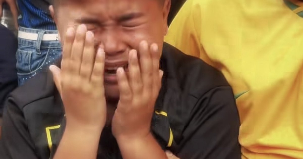 Cena emocionante em Joaquim Gomes mostra reação de torcedor mirim após gol do Brasil
