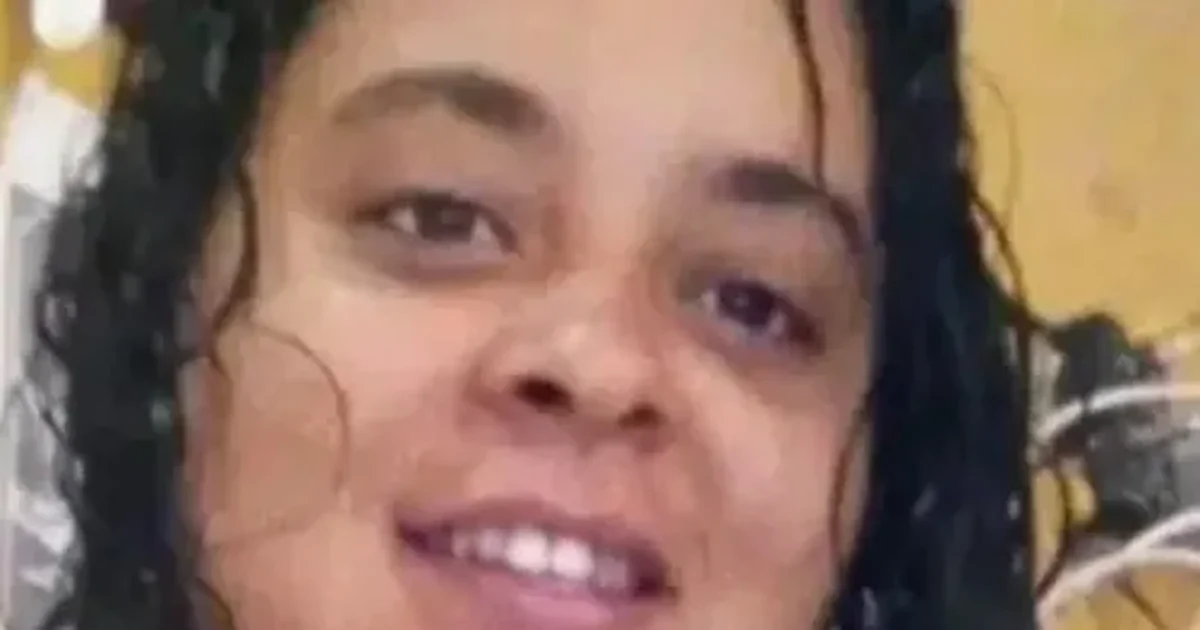 Mulher morta a marteladas pelo companheiro é sepultada em Maceió; família pede justiça