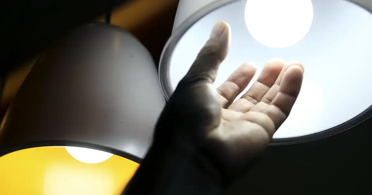 Bandeira tarifária das contas de luz segue amarela em julho