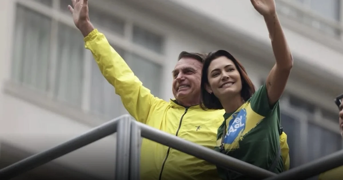 Michelle Bolsonaro diz a aliados que não desistiu de candidatura