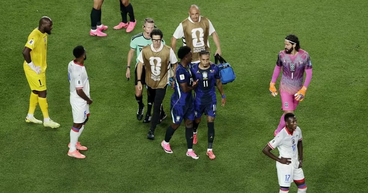 Raphinha tem lesão confirmada e vira desfalque do Brasil, mas segue nos planos para a Copa