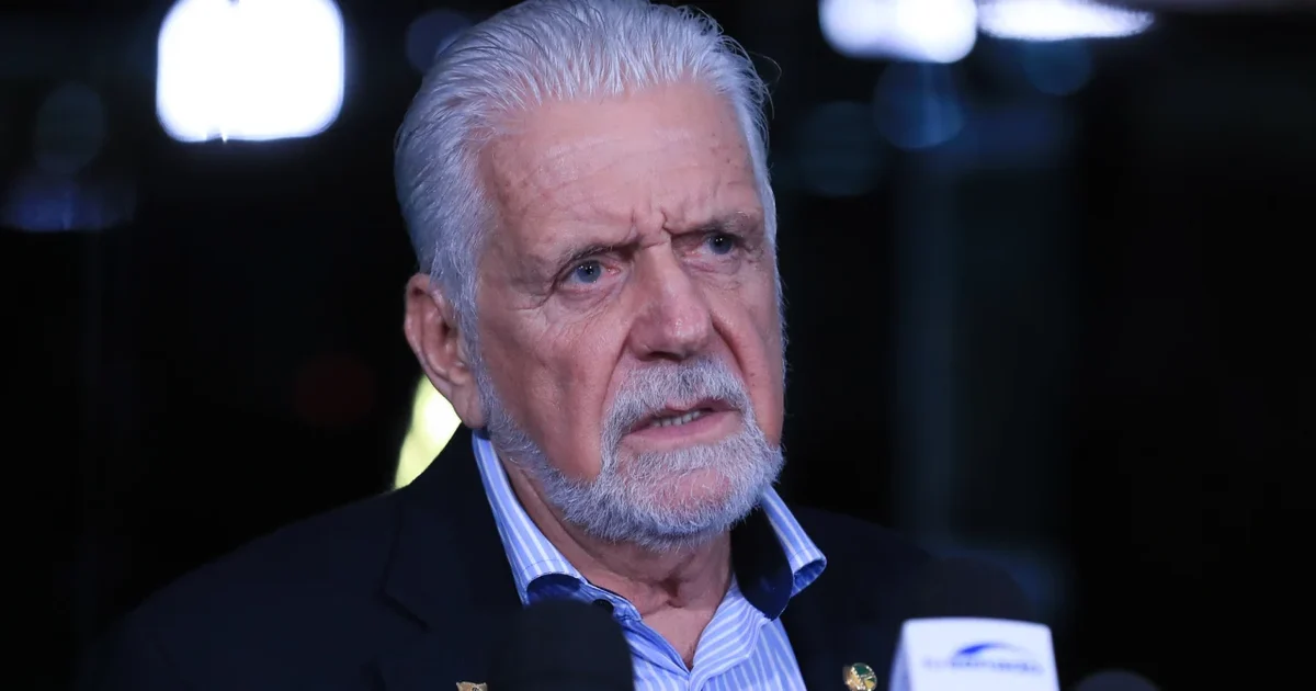 Jaques Wagner confirma saída de liderança do governo no Senado