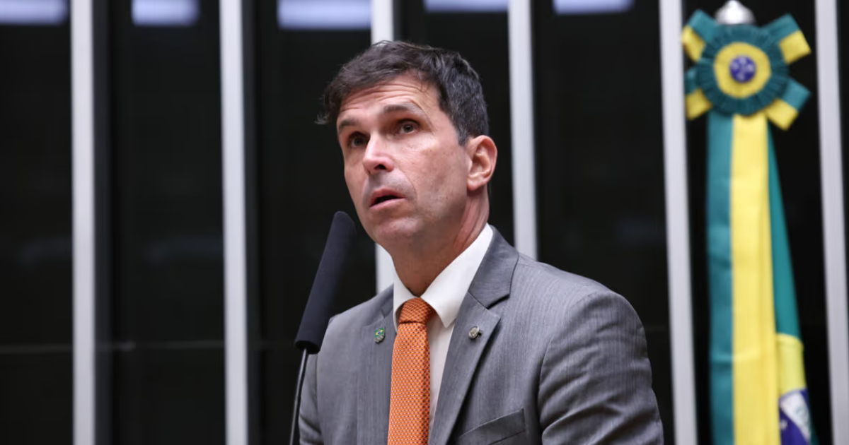 Deputado detona PEC do fim da escala 6×1 e classifica aprovação como “irresponsável”