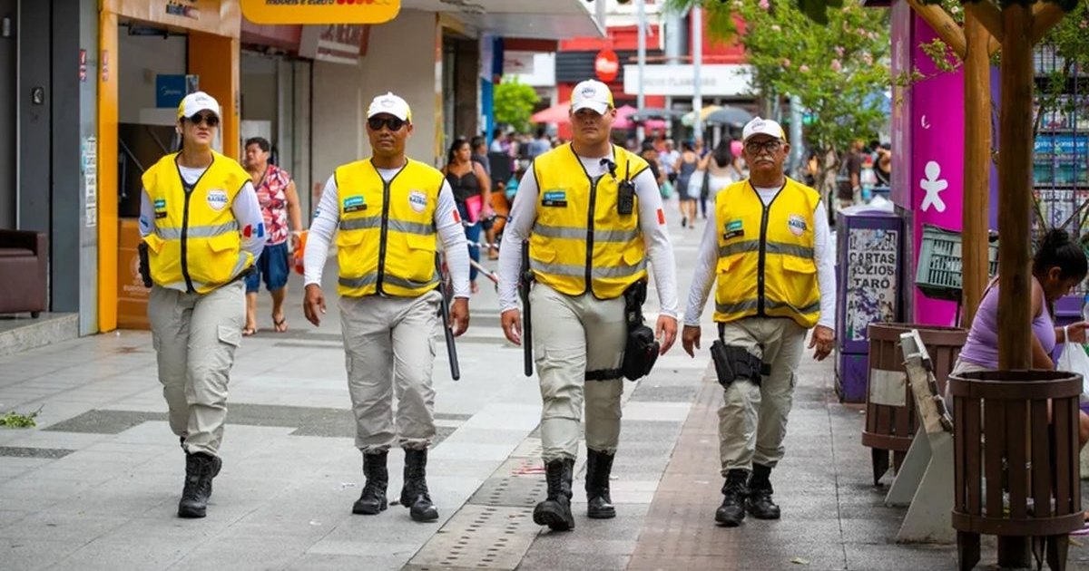 Homem em situação de rua procura agentes do Ronda no Bairro para se entregar à Justiça em Maceió