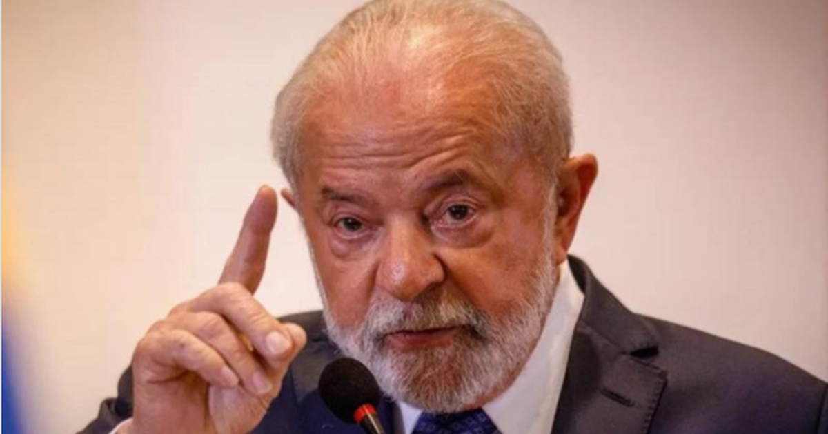 Lula volta ao Brasil sob pressão política e ameaça de tarifas dos EUA