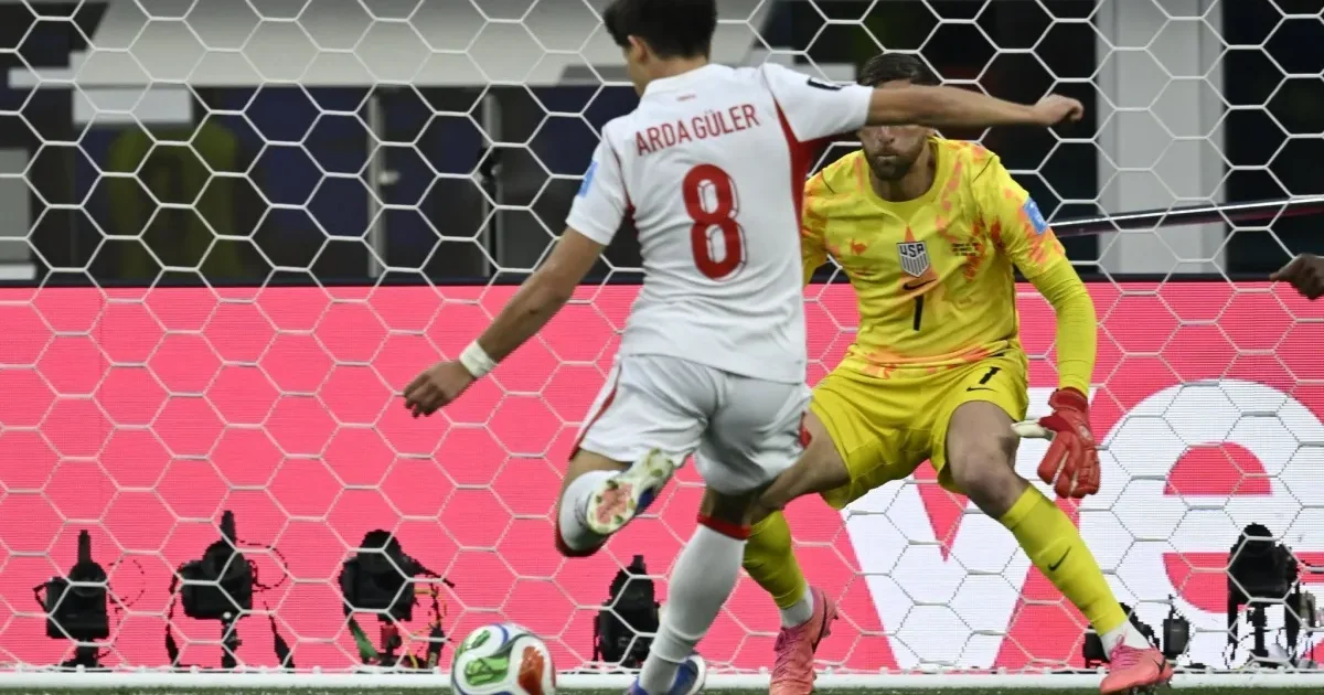Turquia vence Estados Unidos nos acréscimos e encerra participação com triunfo na Copa do Mundo