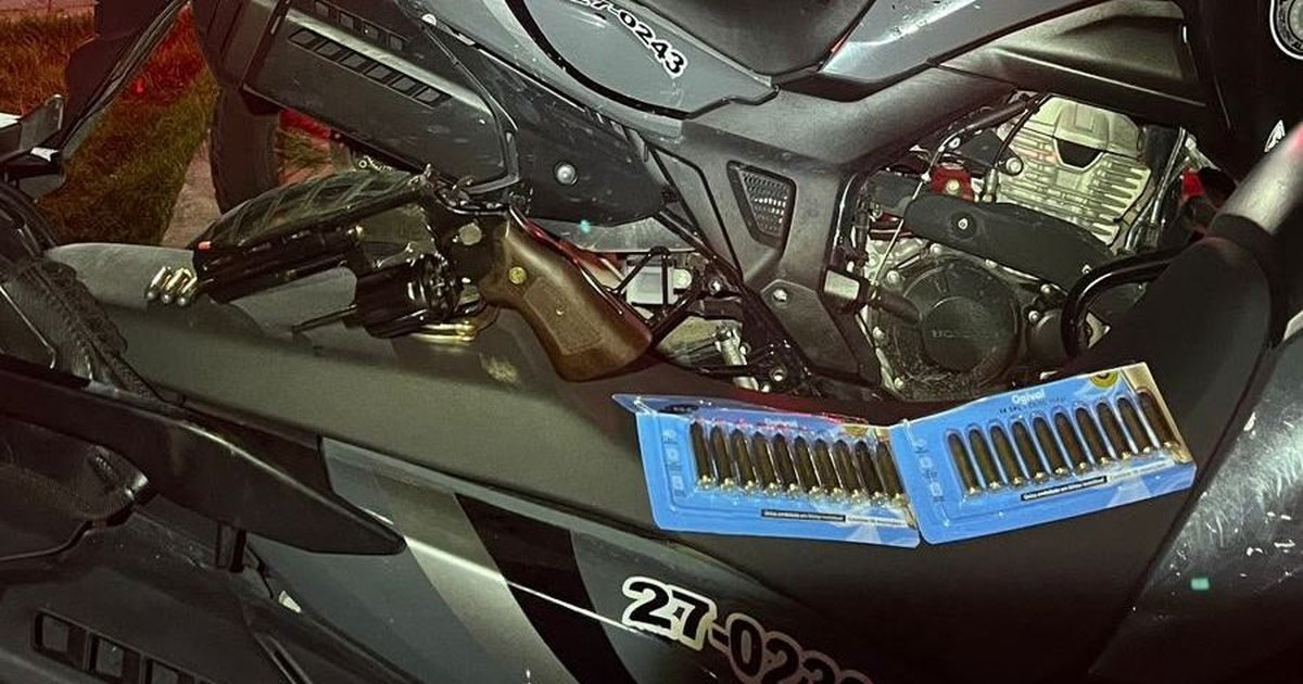 PM prende dois homens e apreende armas durante ações nos bairros do Poço e Cruz das Almas