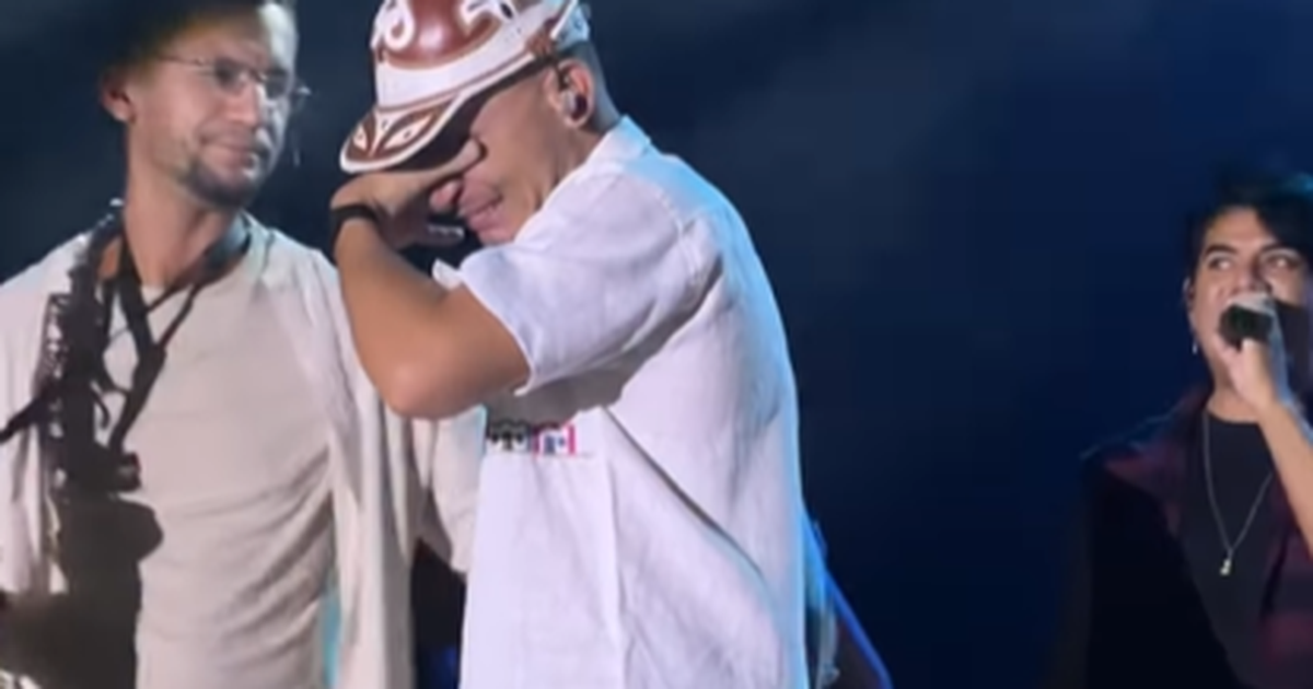 João Gomes se emociona no seu último show de São João em Arapiraca