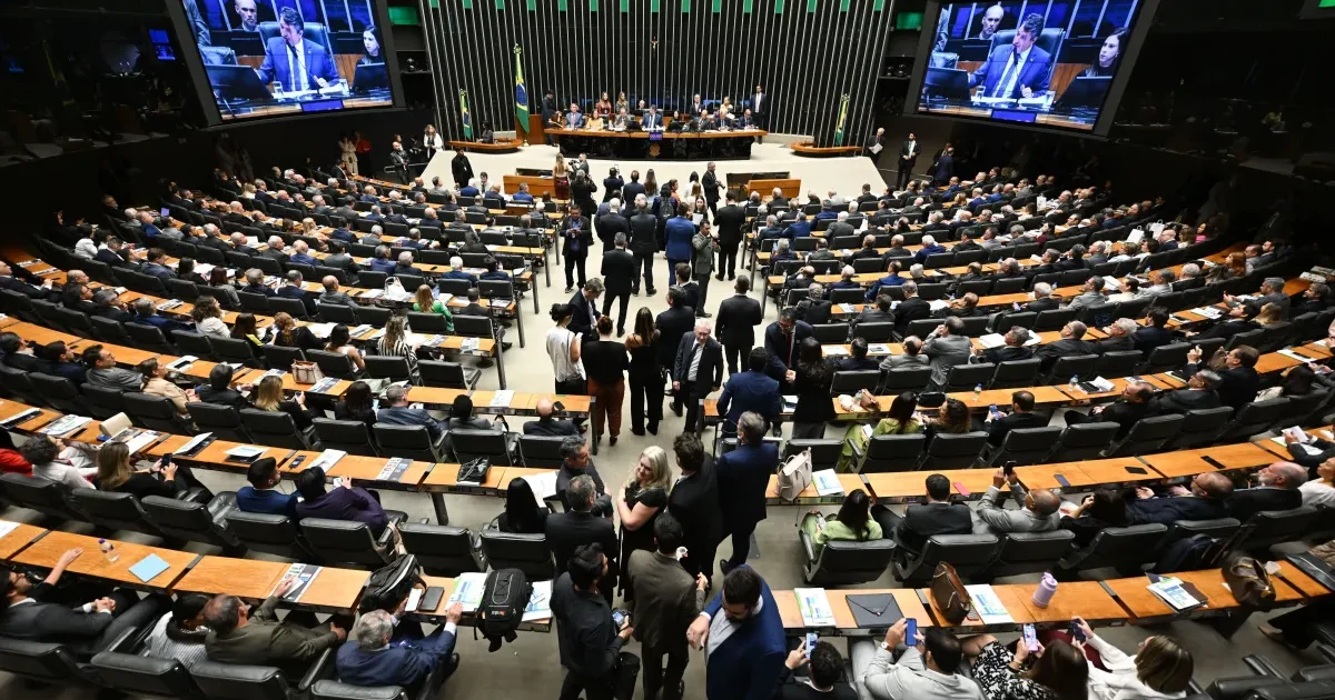 Após acordo com Hugo Motta, governo Lula retira urgência de proposta do fim da escala 6×1