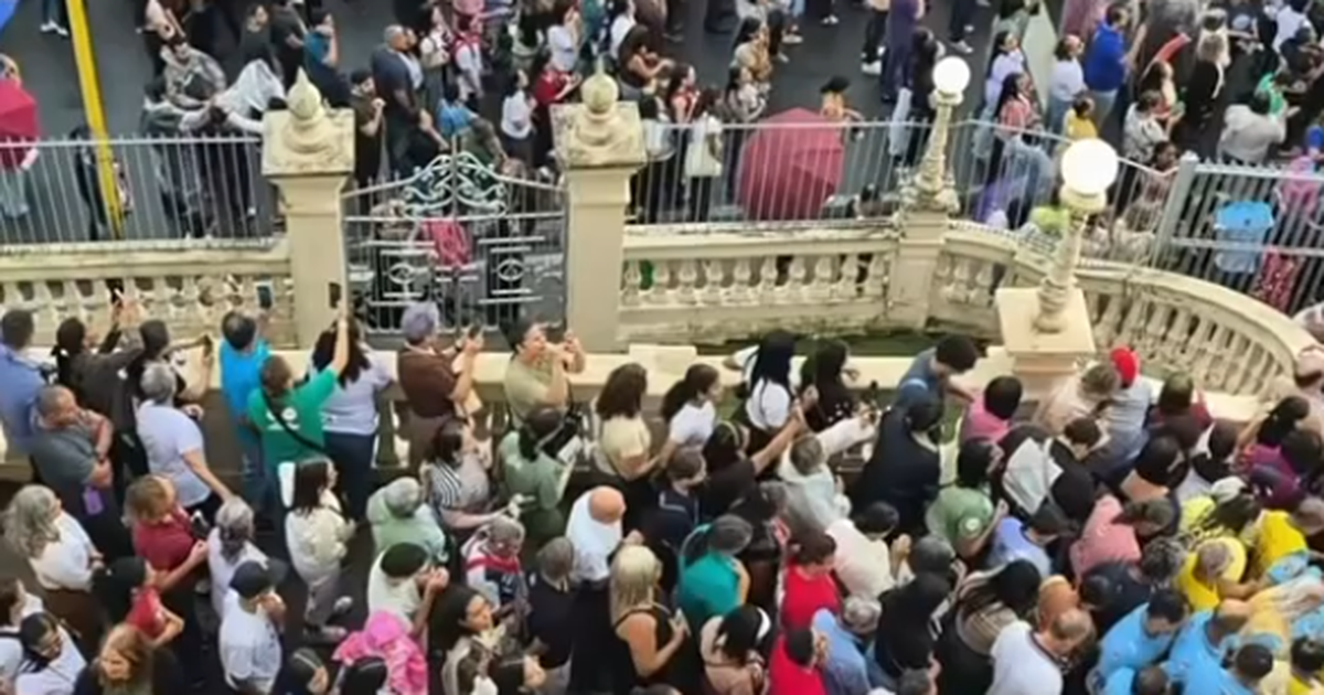 Procissão de Corpus Christi reúne fiéis pelas ruas do Centro de Maceió
