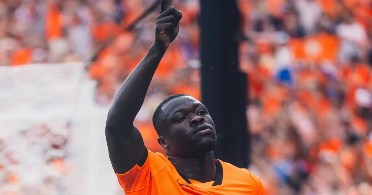 Holanda vence a Tunísia, garante liderança do grupo e evita confronto com o Brasil