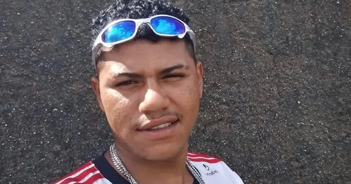 Jovem vítima de arma branca busca ajuda, mas morre ao cair ensanguentado em rua no interior de AL