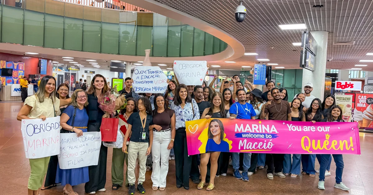 Eterna primeira-dama, Marina JHC é recepcionada com homenagem de mães de estudantes do Maceió Abraça o Mundo