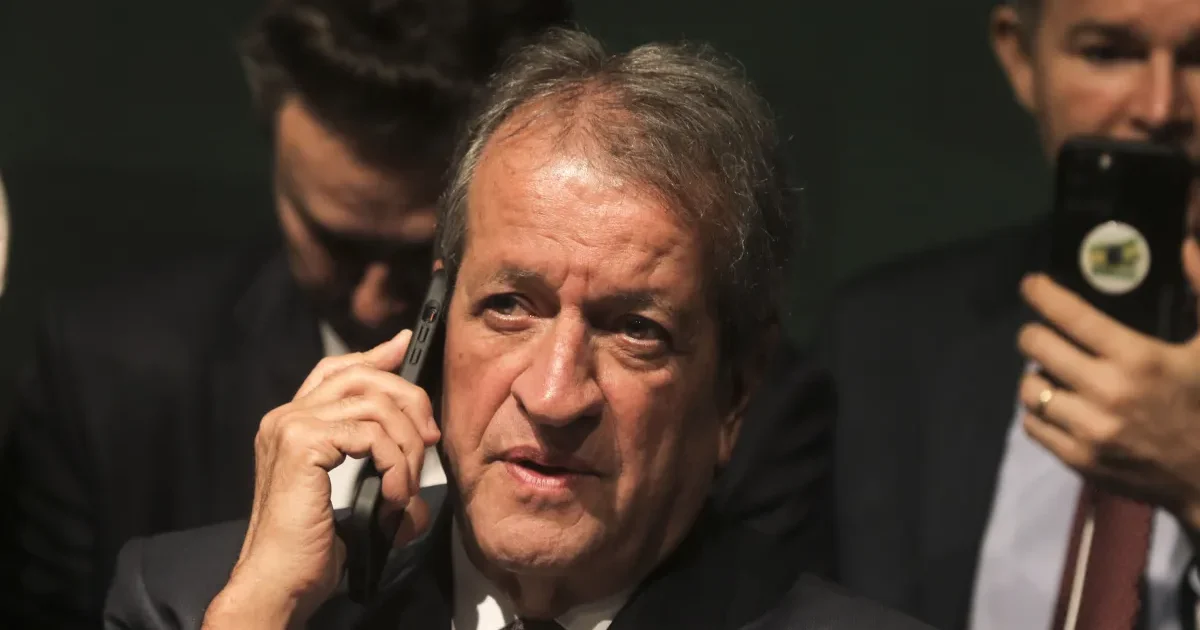 Flávio Dino determina bloqueio de R$ 119 milhões em bens de Valdemar Costa Neto