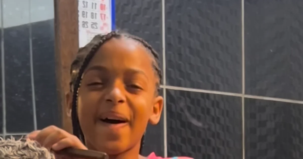 Menina emociona ao cantar sucesso de Marília Mendonça e viraliza nas redes sociais