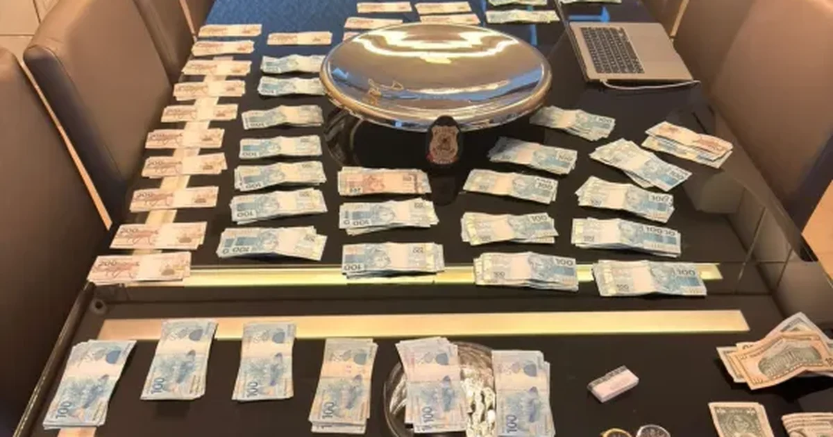 PF apreende dinheiro escondido em livro falso durante operação contra aliados de Sóstenes Cavalcante