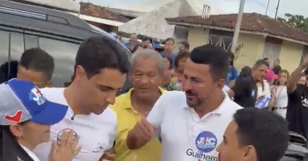 JHC é recebido por apoiadores durante visita a Penedo