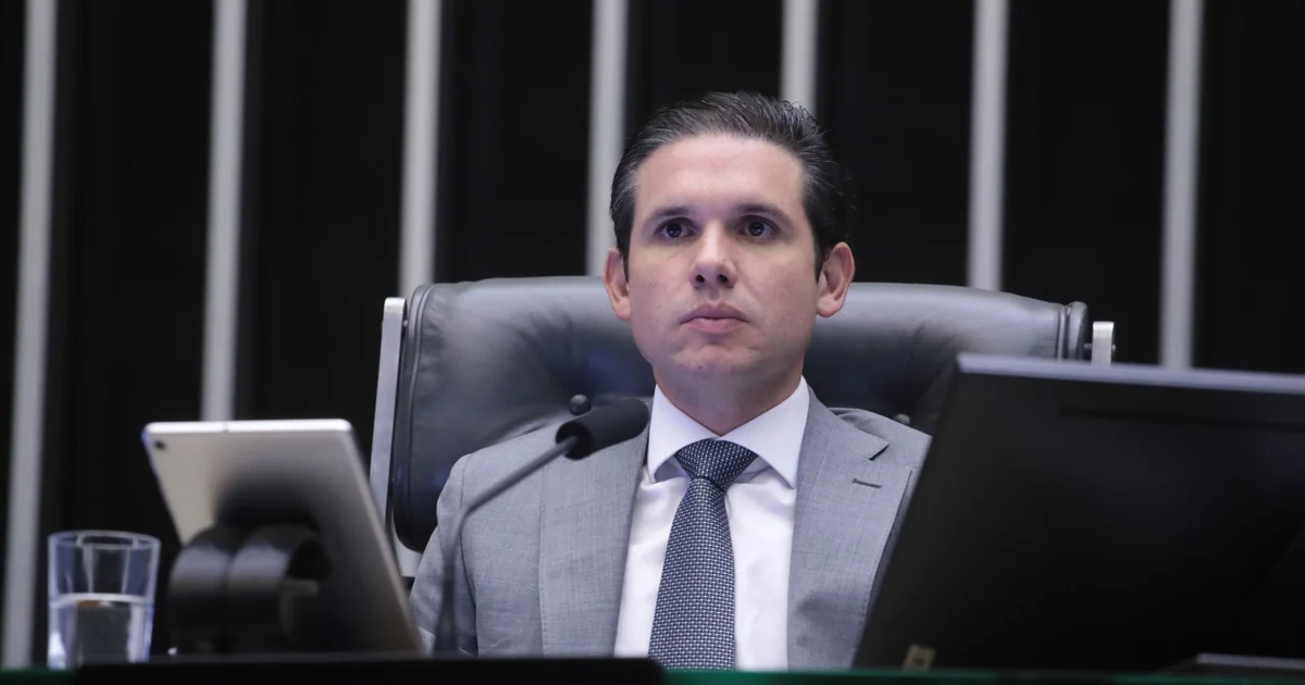 Hugo Motta cria comissão para analisar PEC da maioridade penal