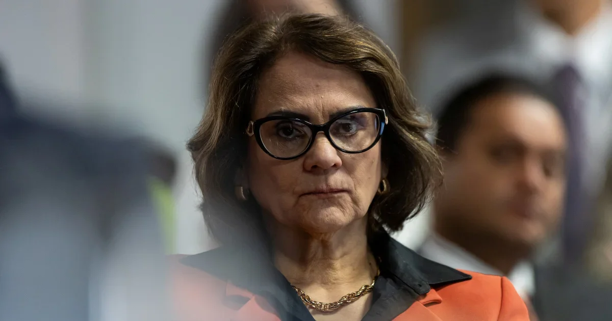 Damares diz que ataques a Michelle chegaram a questionar paternidade de Laura Bolsonaro